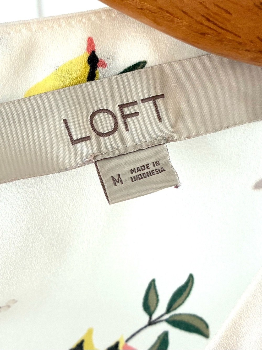 Like New! Loft Women's White Floral Short Puff Sleeve Blouse - Picture 8 of 8
